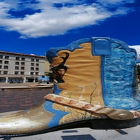 Скулптура на каубой за ботуши в центъра на Cheyenne, Wyoming, Poster Print на САЩ